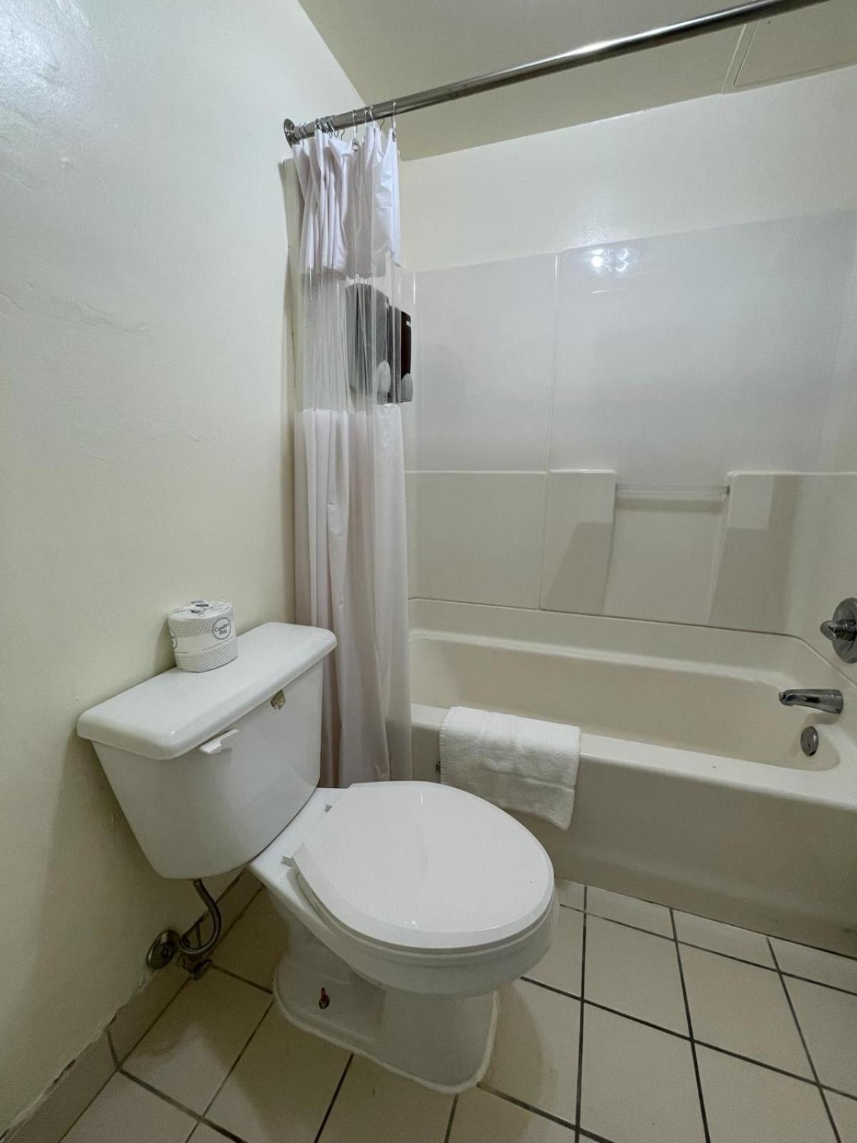 Valued Stay Aloha Madison Eksteriør bilde