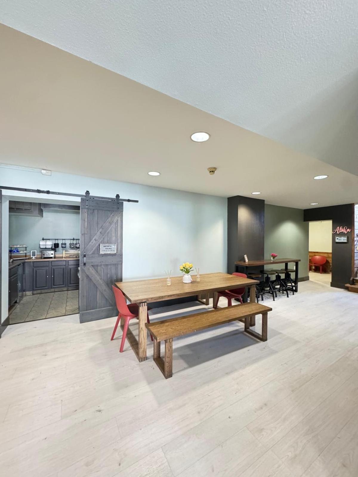 Valued Stay Aloha Madison Eksteriør bilde